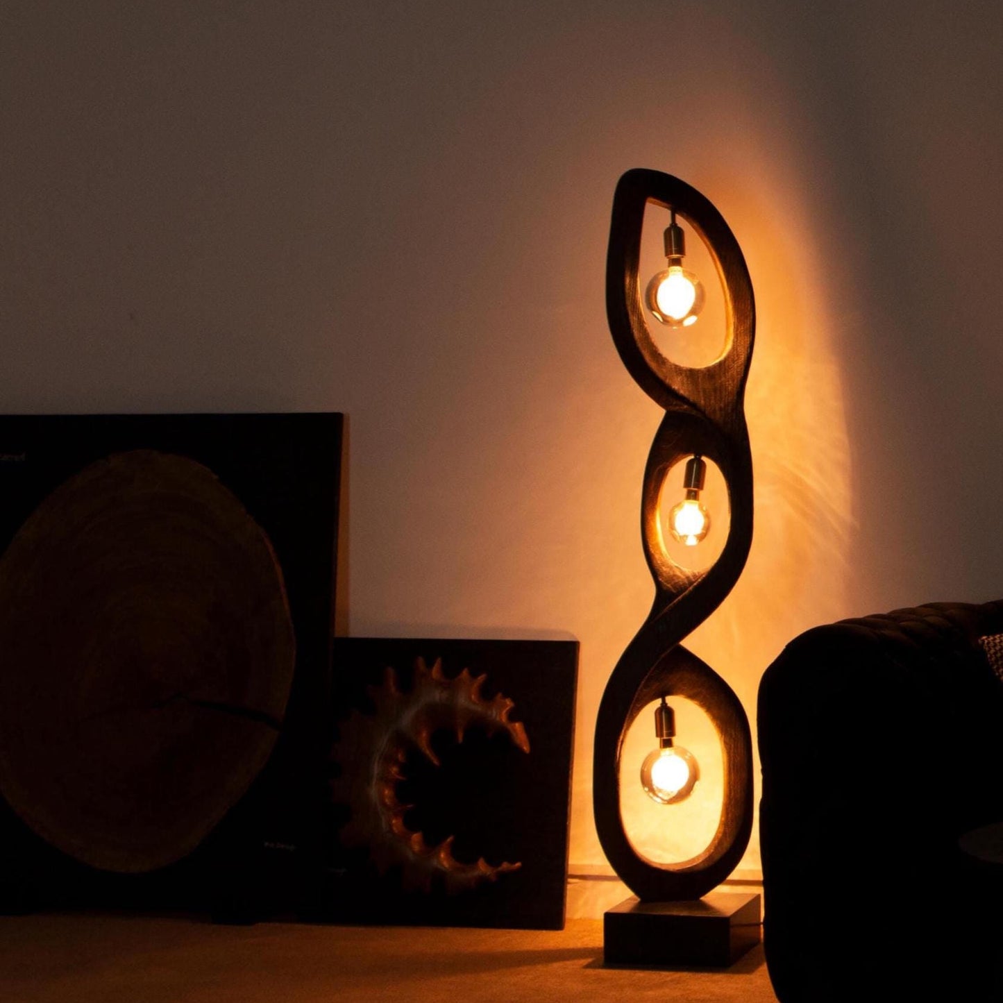 Decorative lamp with multiple light bulbs in a dark setting