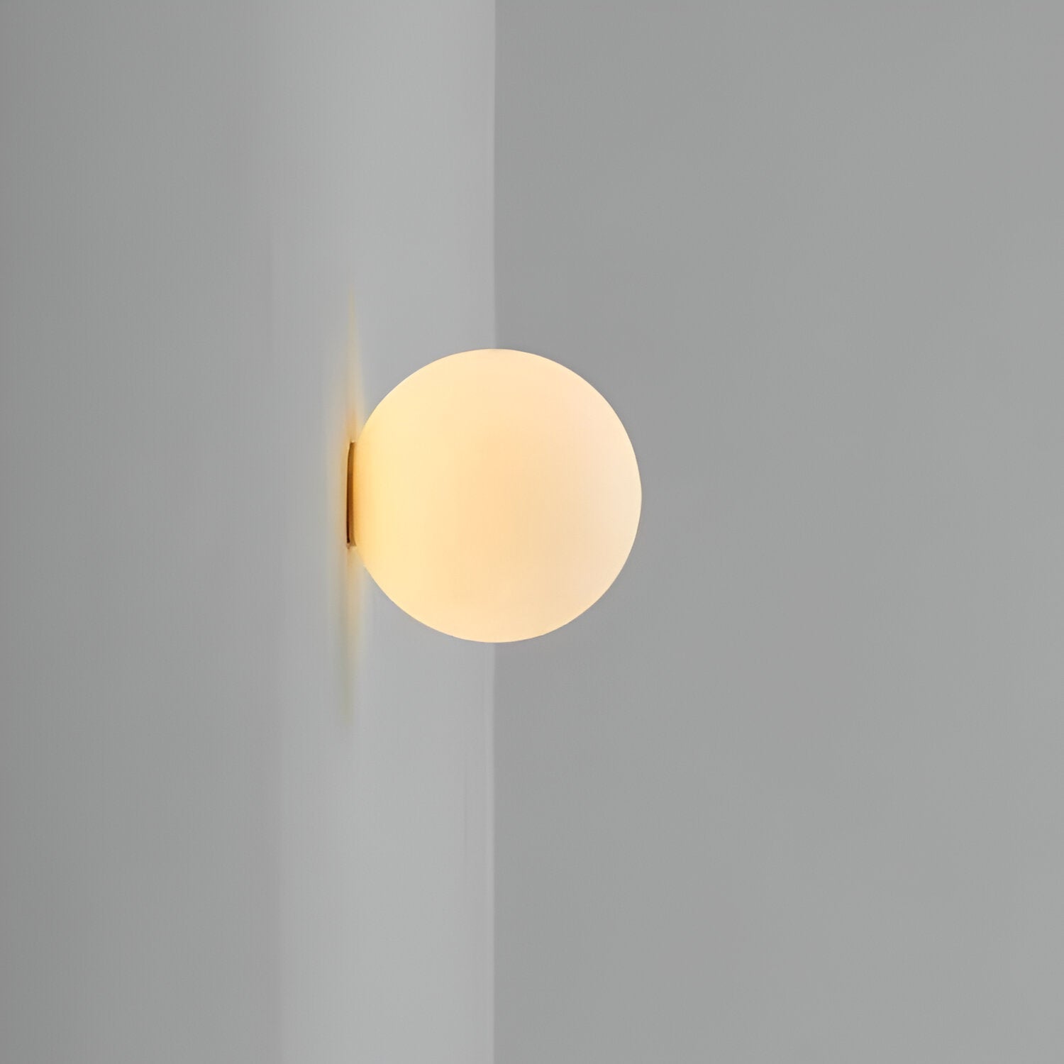 Dioscuri Minimalist Round Glass Wall Light 1