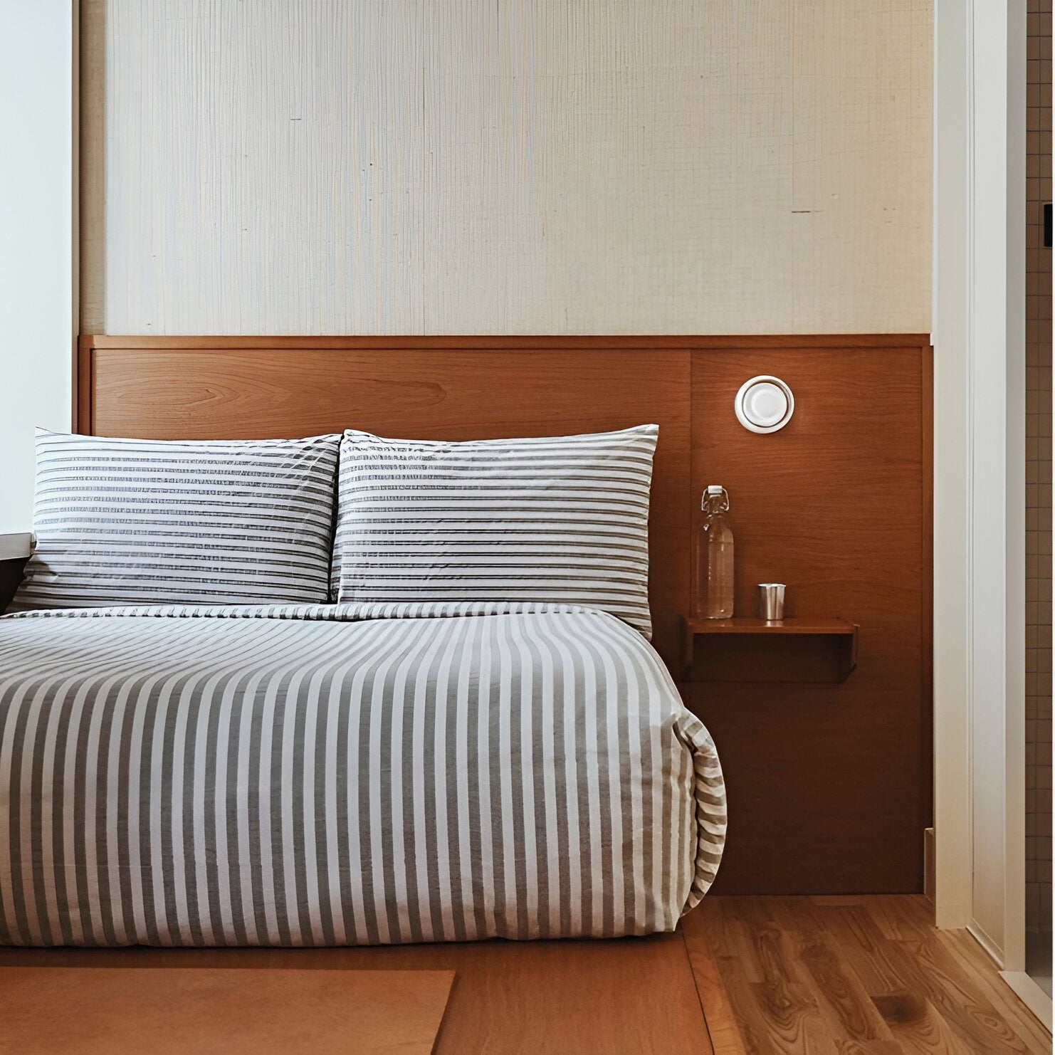 Nordic Luminous Dimple Acrylic Modern Wall Light 3